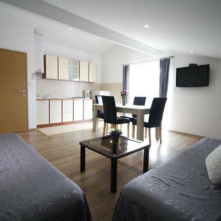 Sebi Apartment 300 M From Beach Rovinj Bagian luar foto