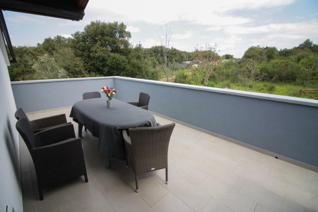 Sebi Apartment 300 M From Beach Rovinj Bagian luar foto