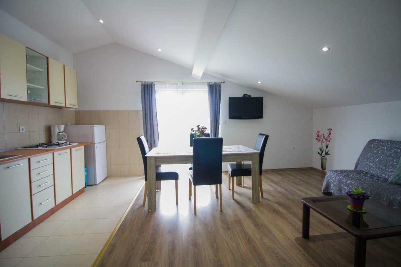 Sebi Apartment 300 M From Beach Rovinj Bagian luar foto